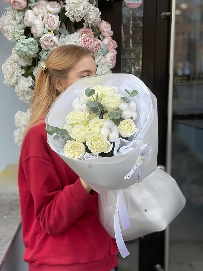  Белоснежные кустовые розы