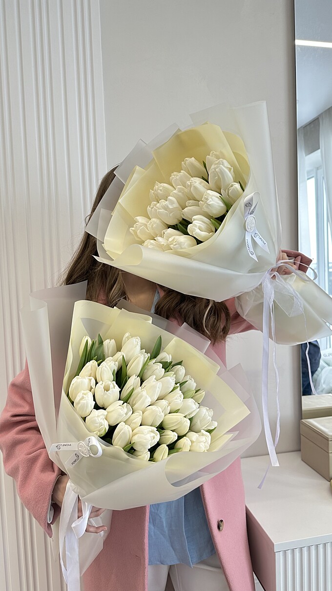  Букет белых тюльпанов