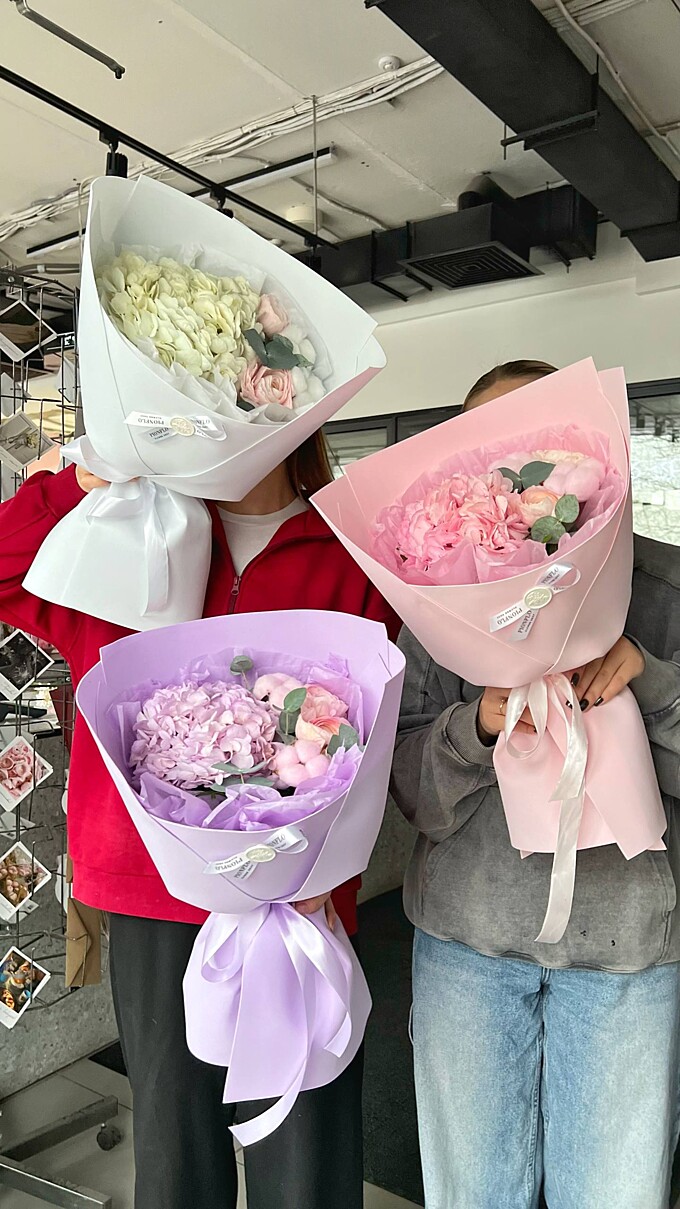  Букет с ранункулюсы