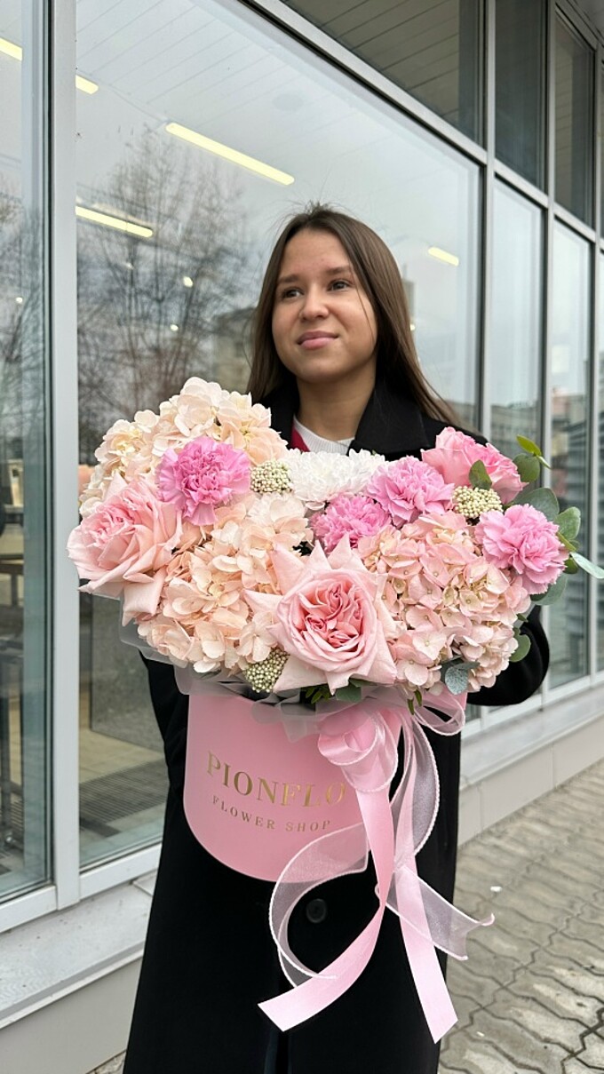  Гортензии и французские розы