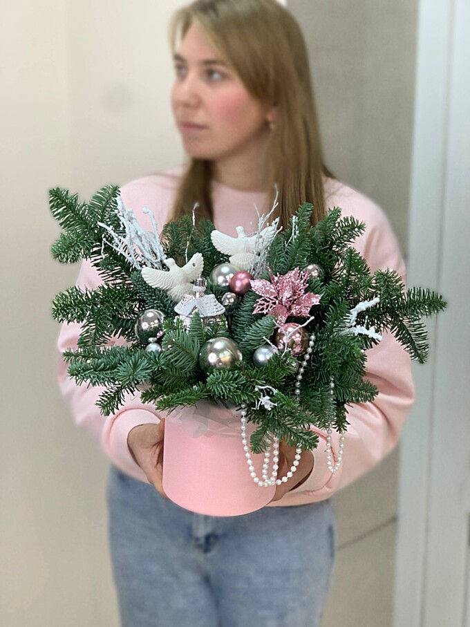  Композиция из голубой ели