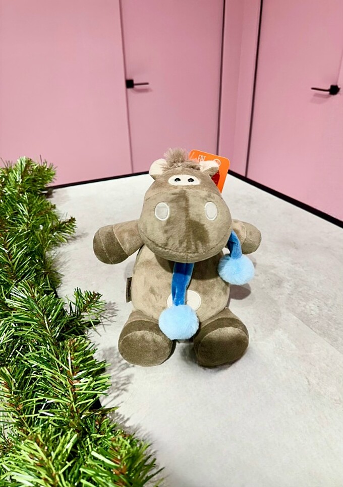  Коник Кай с шарфом