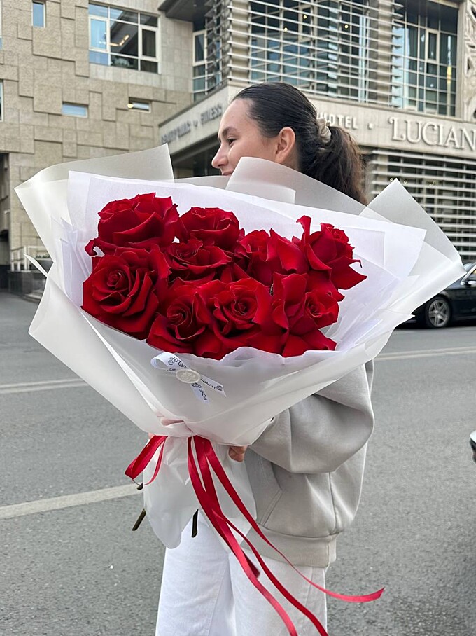  Красные розы