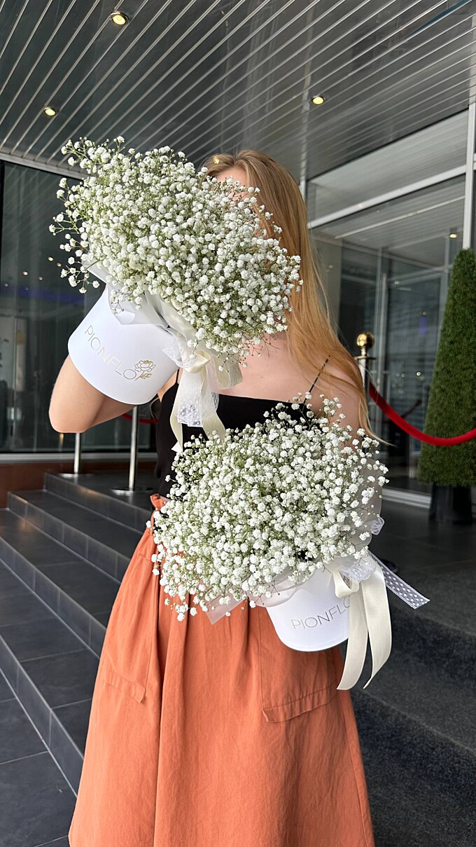  Нежные коробки с гипсофилой