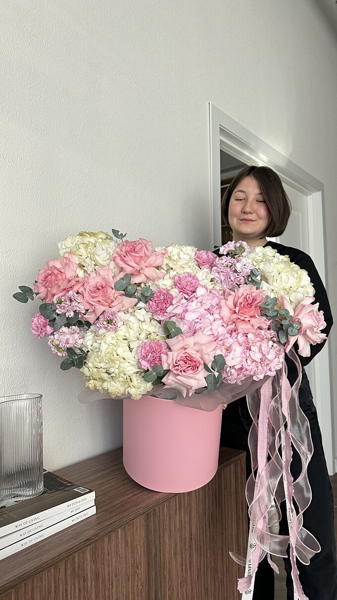  Букет  Обнимающие розы