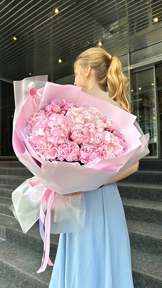  Розовая нежность с пионами