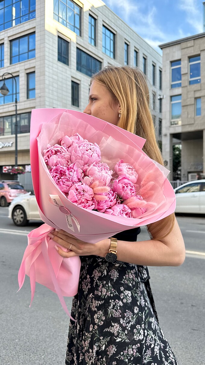  Розовые пионы