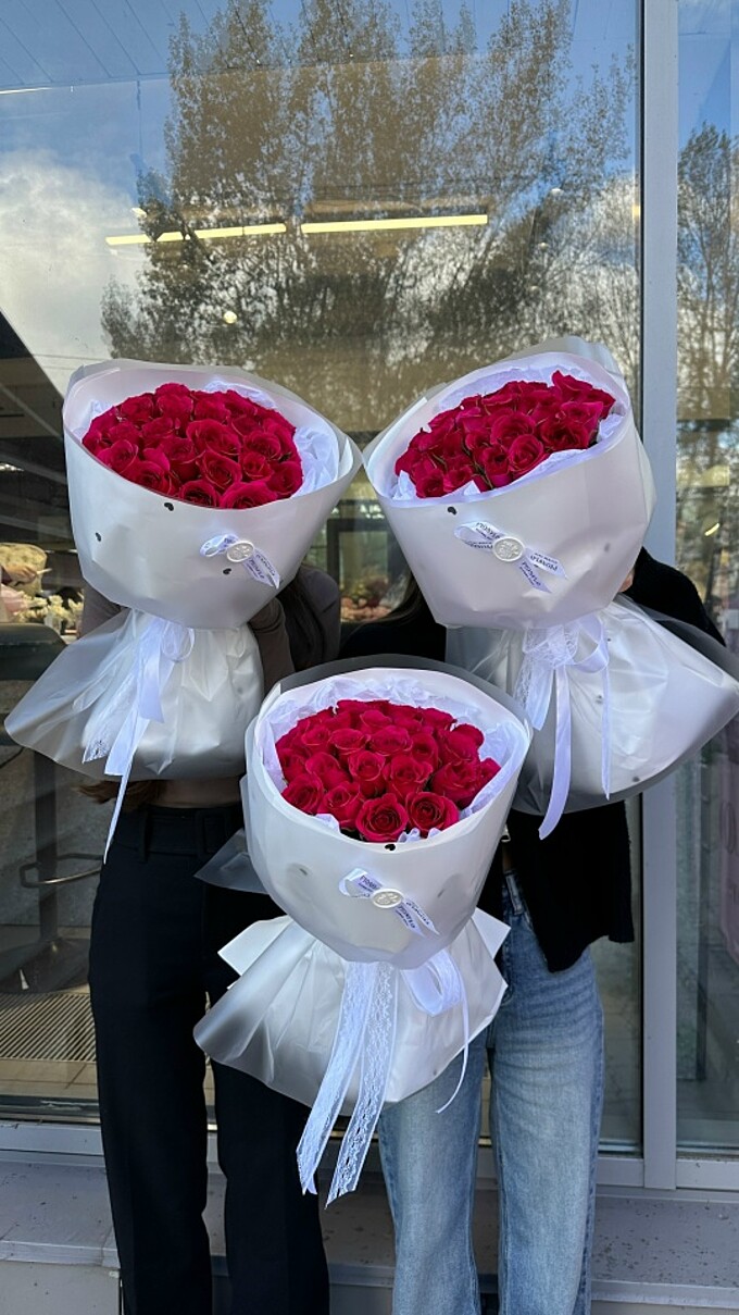  Розовые розы эквадор