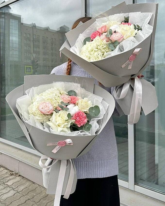  Розы и гортензии