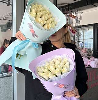 Букет из 25 белых роз