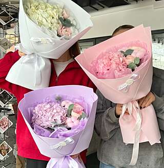 Букет с ранункулюсы