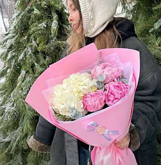 Чудесный букет с пионами