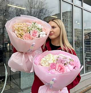 Гортензии и розы