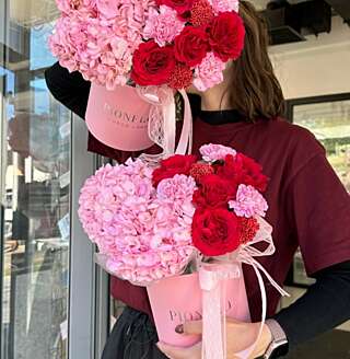 Гортензии и розы