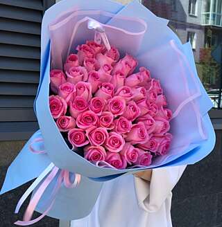 Моно-букет из 51 розовой розы