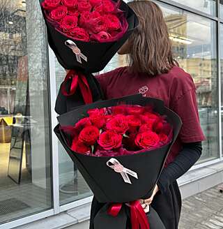 Моно-букет с шикарными кустовыми розами от PIONFLO