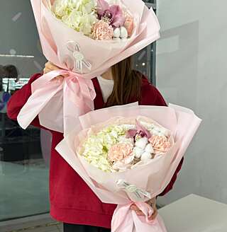 Нежный букет с орхидеей