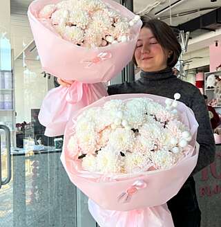 Новогодний моно-букет с хризантемами