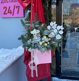 Новогодняя композиция с каруселью