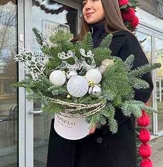 Новогодняя композиция с оленями от PIONFLO