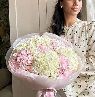 Облако из гортензий