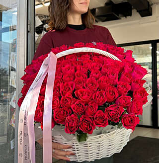 Объятие в цветах