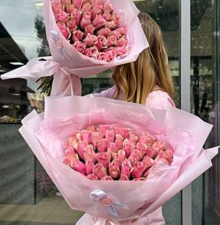 Розовые розы