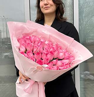 Розовые розы