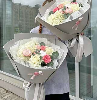 Розы и гортензии