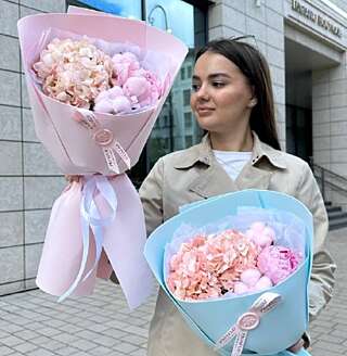 Сестрички с пионом