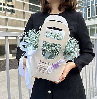 Сумка с голубой гипсофилой