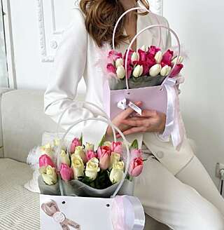 Сумочка с тюльпанами и розами