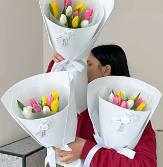 Яркое сочетание тюльпанов