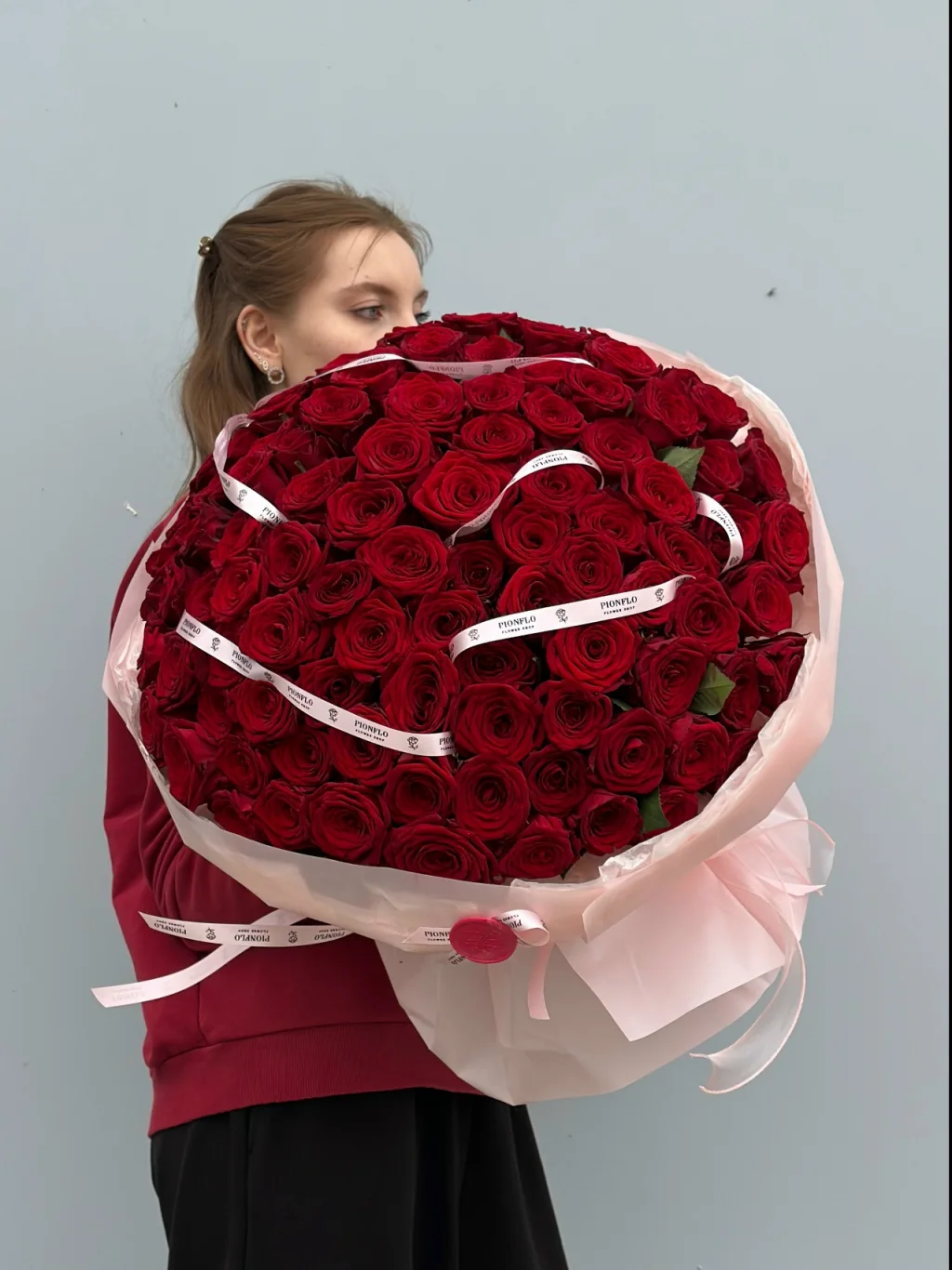 101 алая роза 