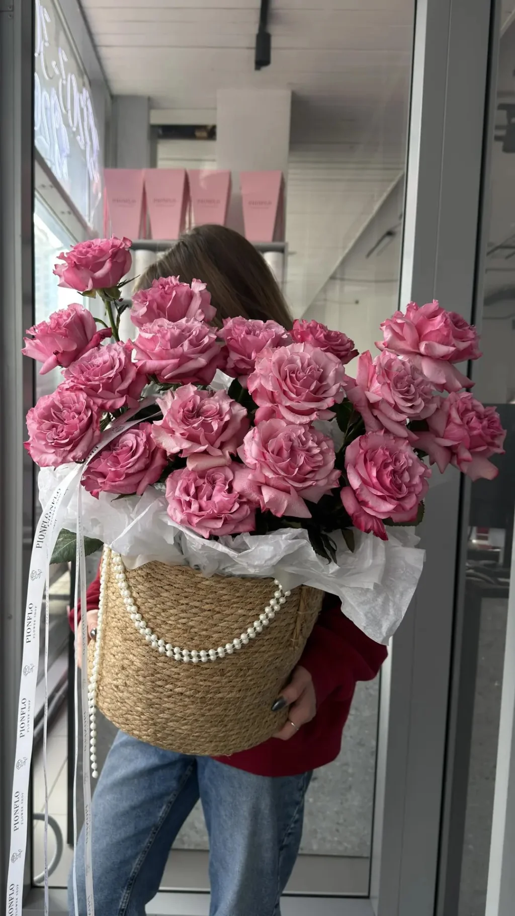 Композиция из ажурных роз кантри