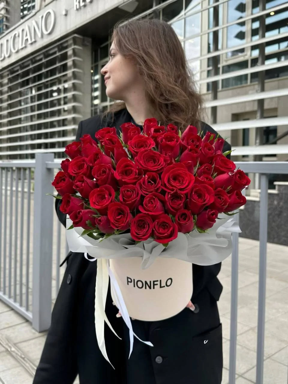 Композиция из кенийской розы 55 шт